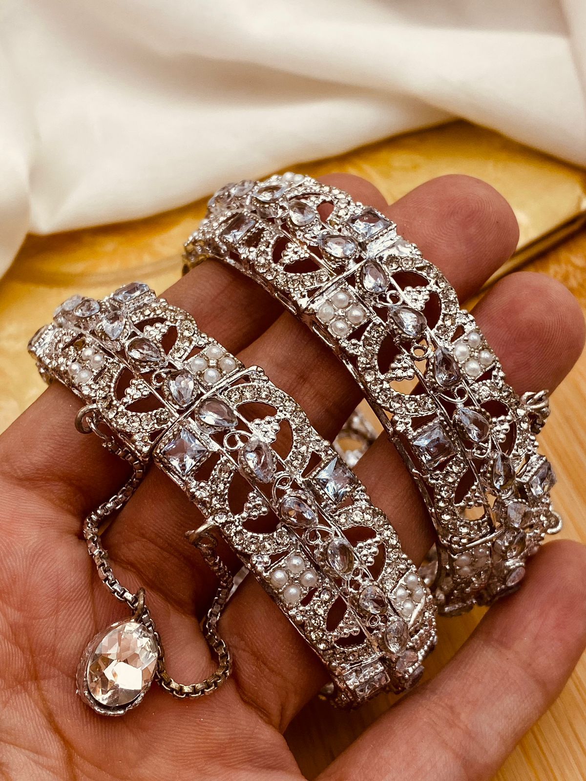 Egyptian Openable Bangles NJ-1534