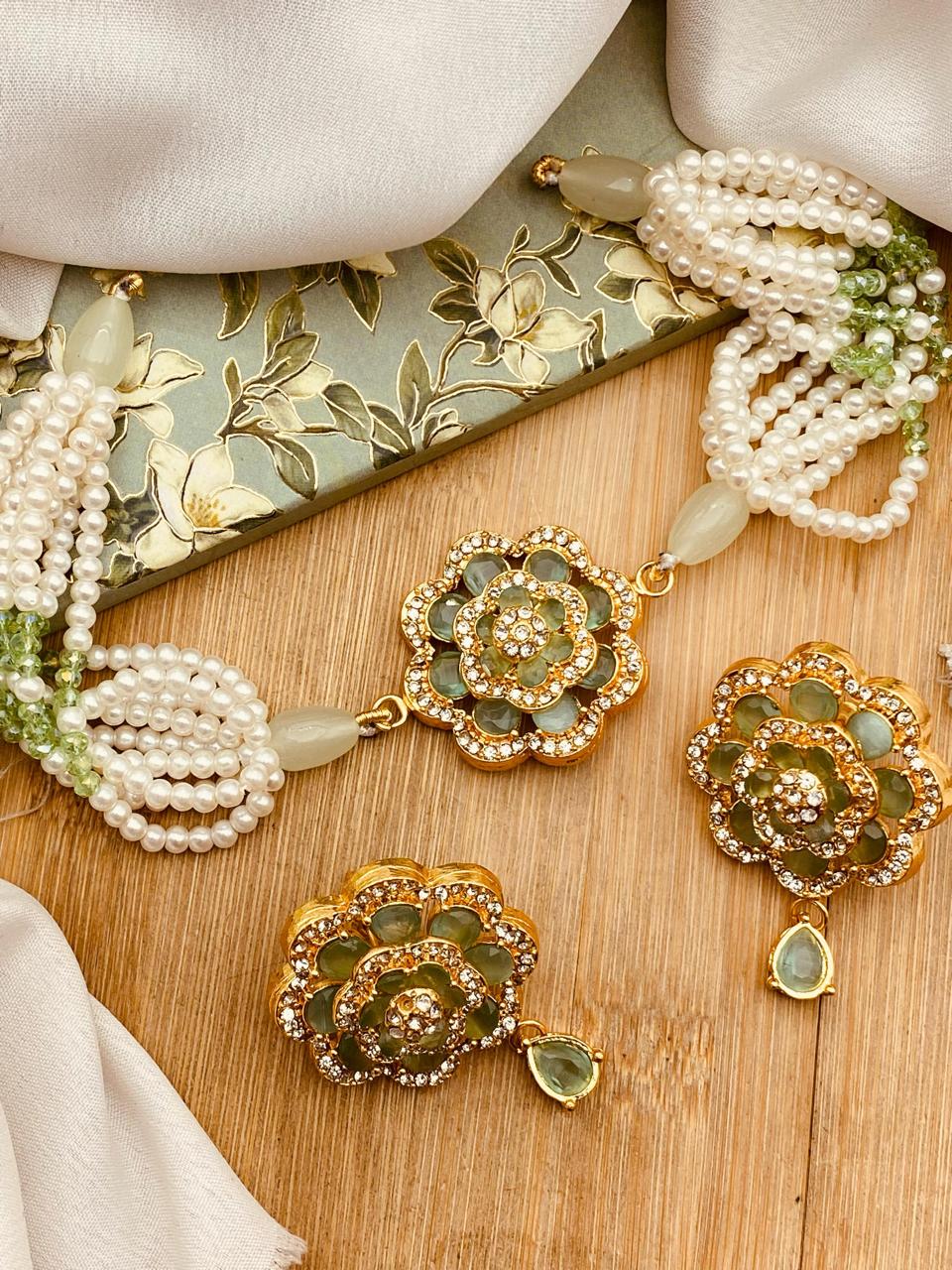 Zirconia Sun flower Chokar set-2573-Golden Nayab Jewellery