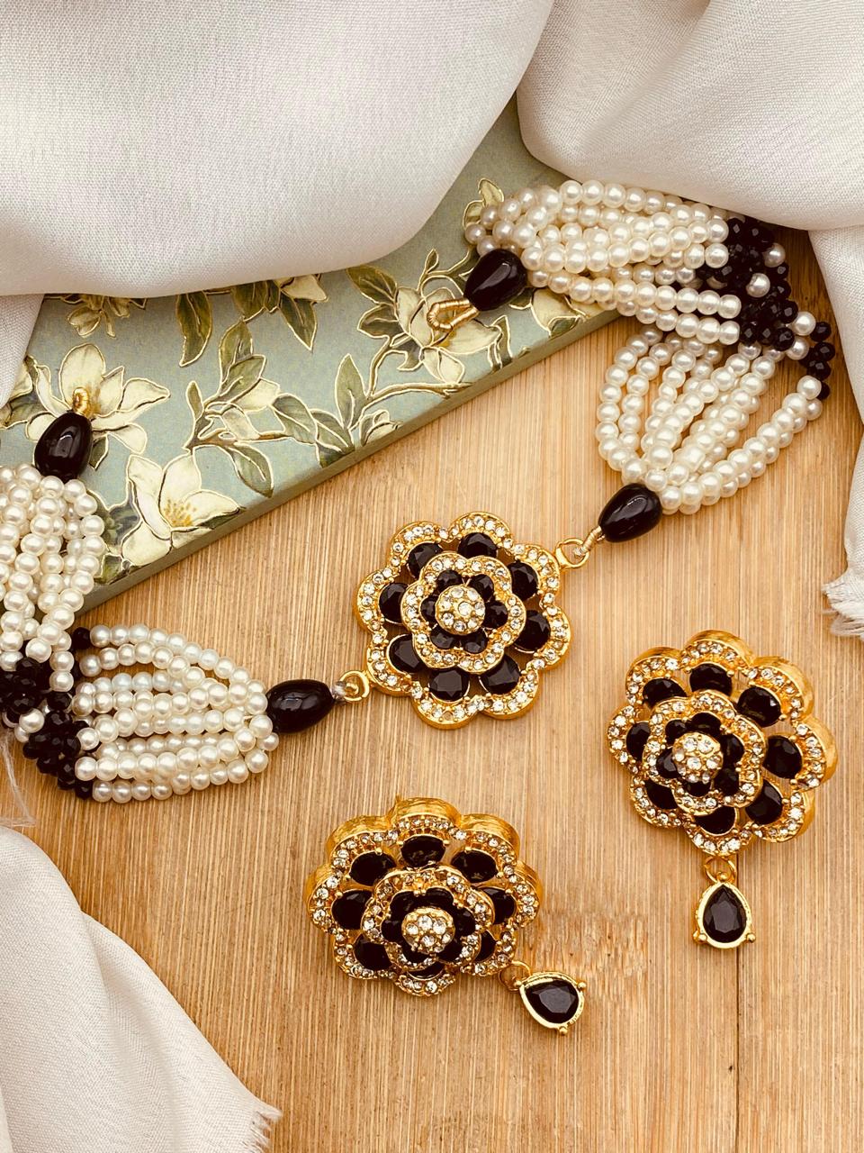 Zirconia Sun flower Chokar set-2573-Golden Nayab Jewellery