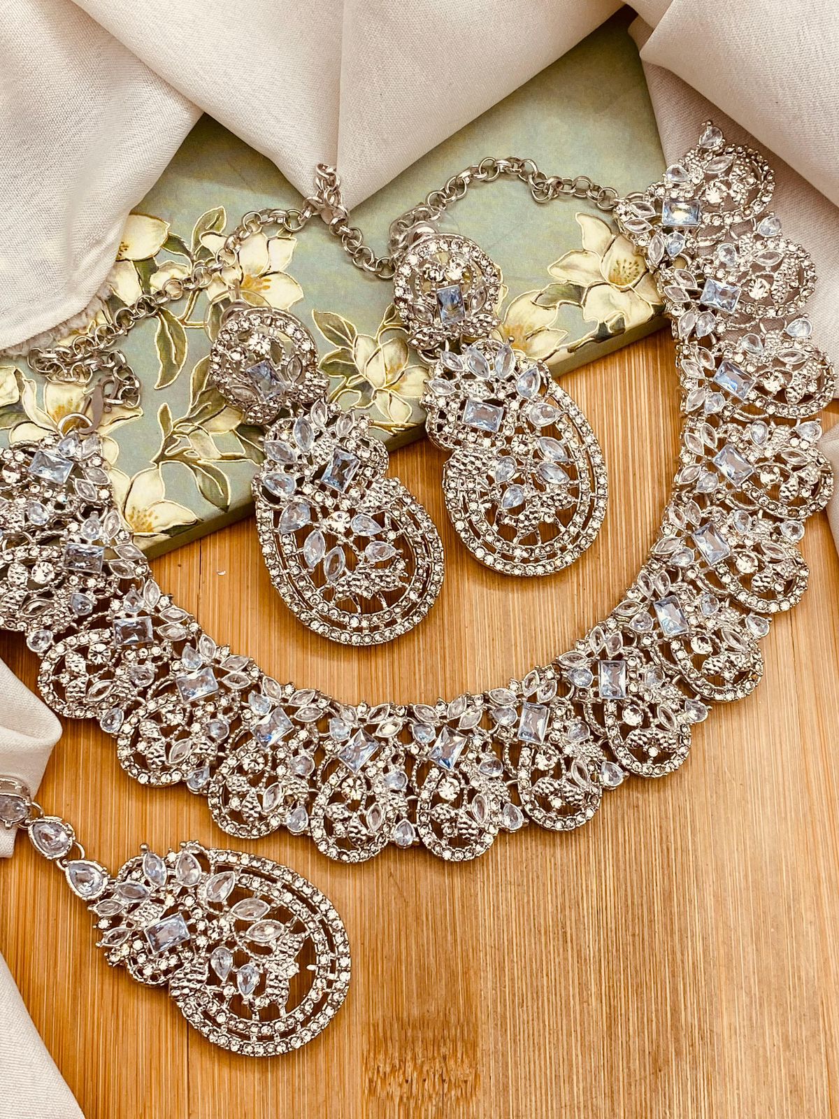 Afra Zarcon Necklace set Silver N-103