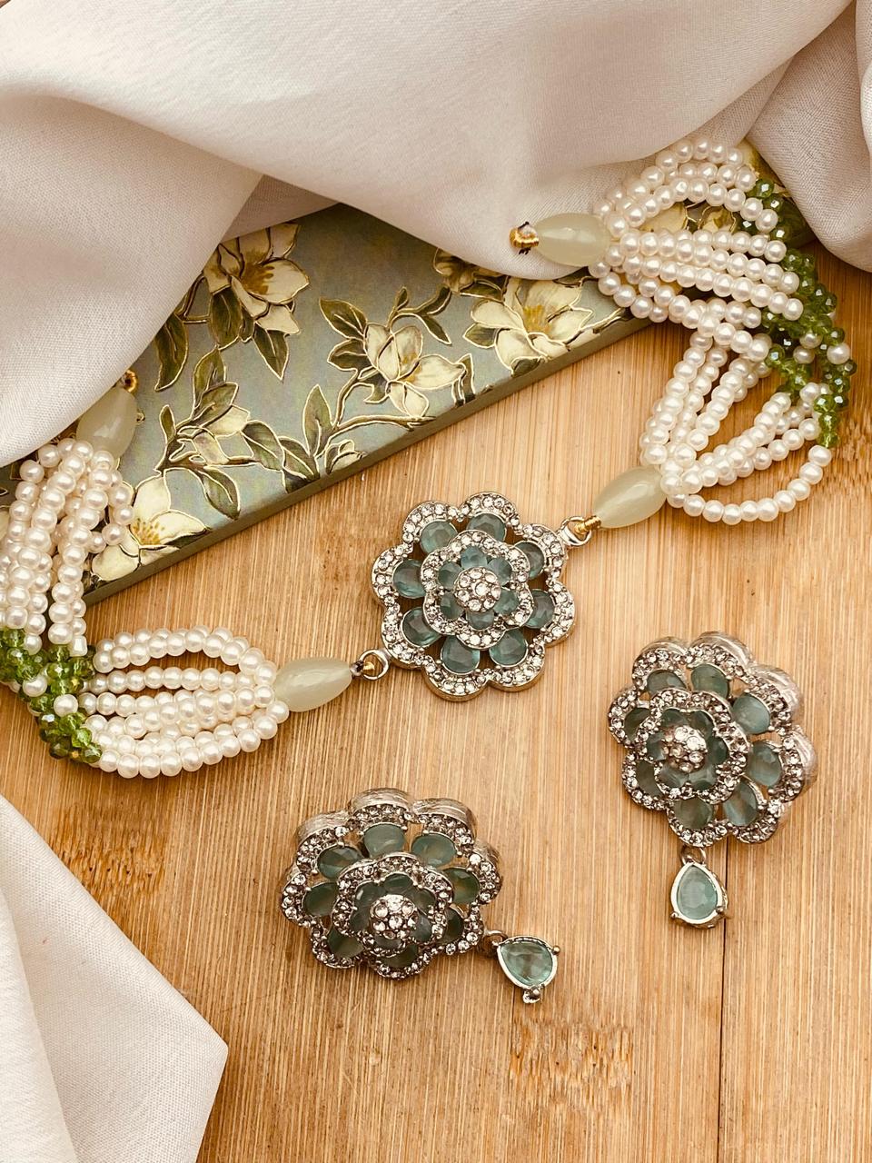 Zirconia Sun flower Chokar set-2573-Golden (Copy) Nayab Jewellery