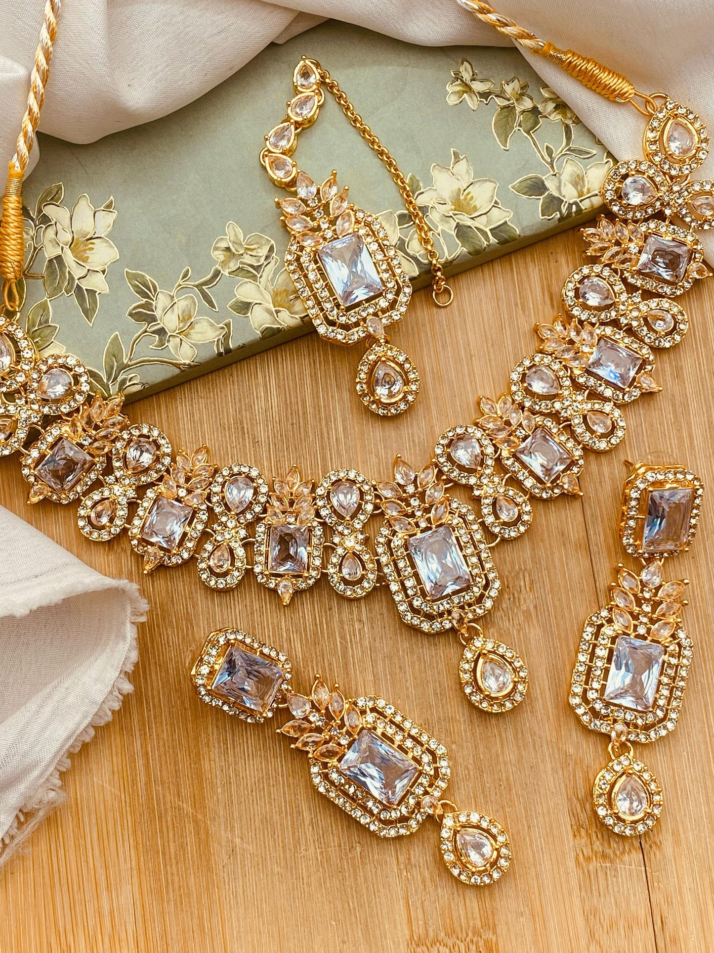 Zirconia Doublet stones Necklace set-2572-Golden