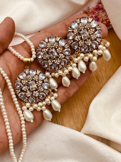 Noora Flower Locket set L-913-Golden