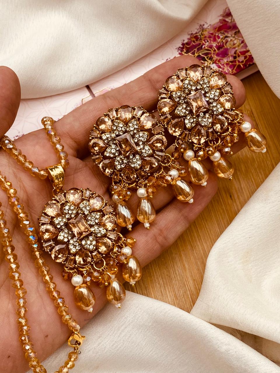 Noora Flower Locket set L-913-Golden