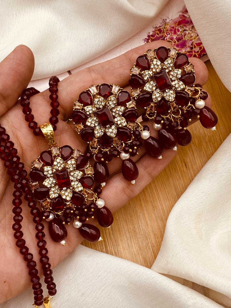 Noora Flower Locket set L-913-Golden