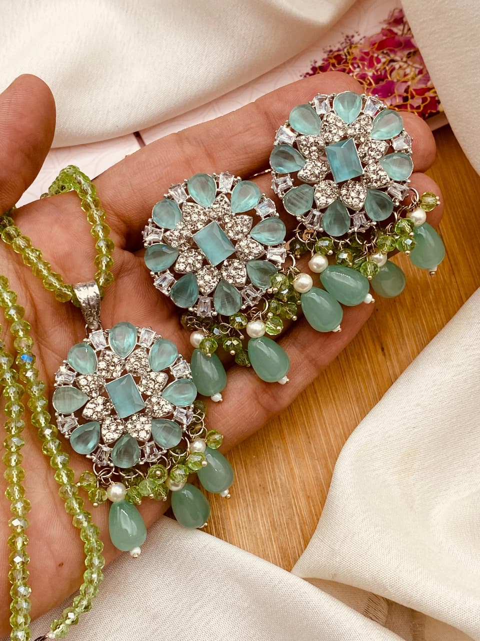 Noora Flower Locket set L-913-Silver