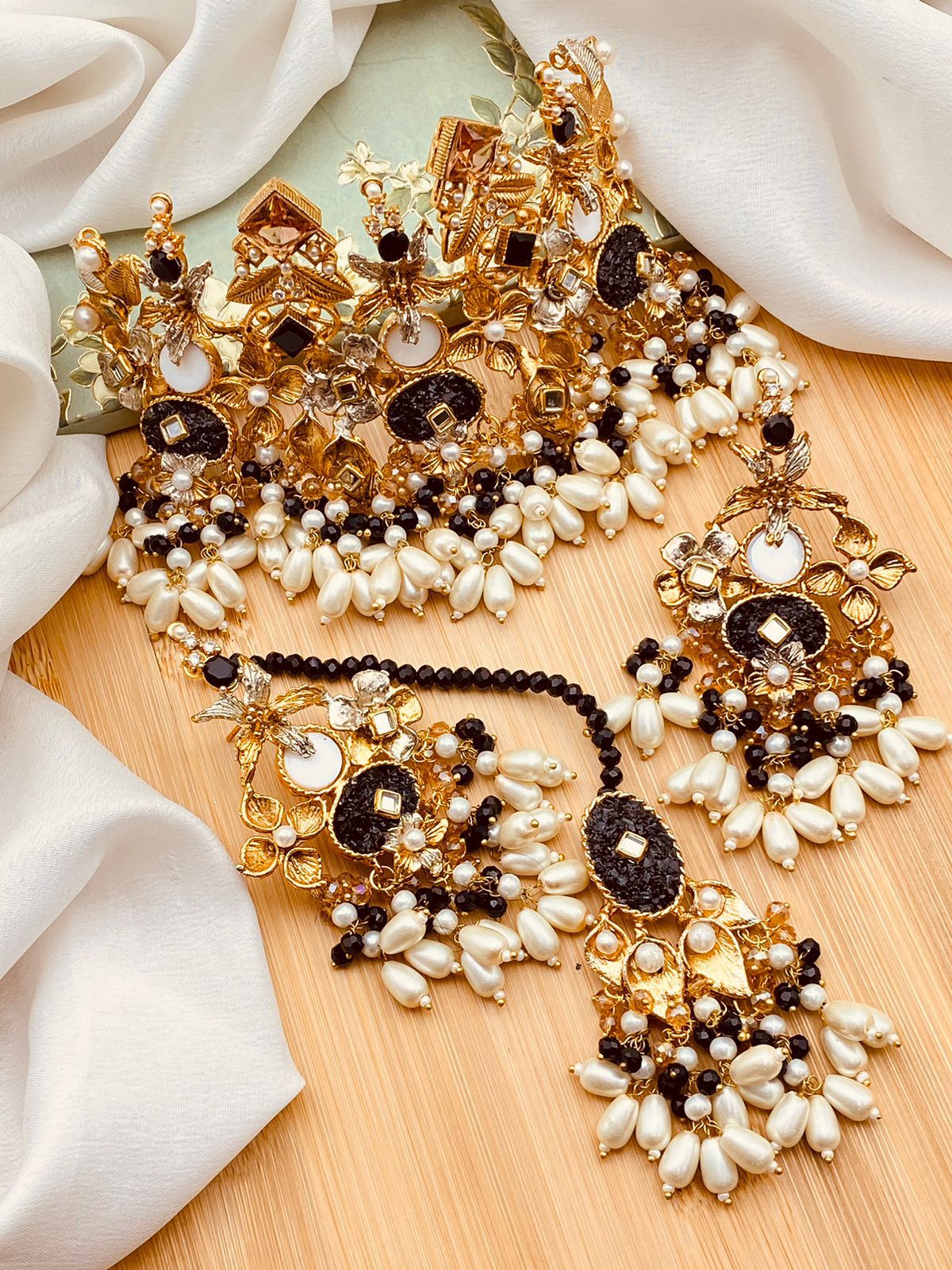 Designer Crush Collar Necklace set with Tika NJ-1901